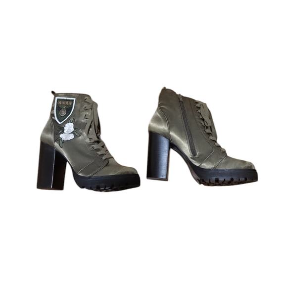 Steve Madden olive green army decal platform heeled zip up boots, size 8.5 - Picture 2 of 6
